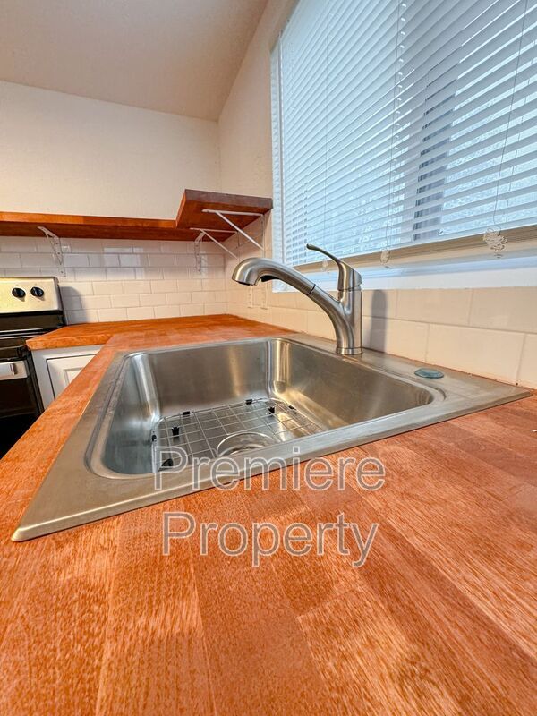 Foto del edificio - 5117 Booth Ave