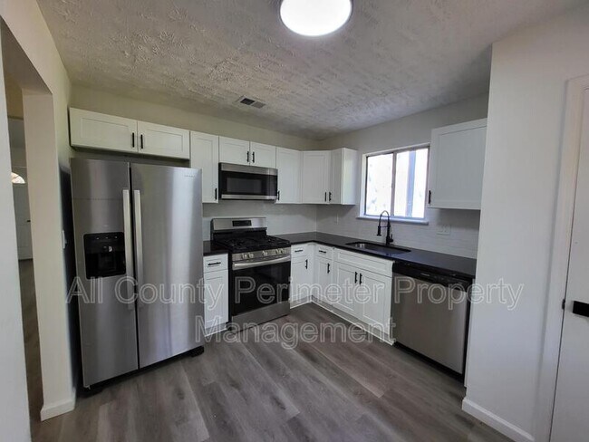 Foto del edificio - 5729 Rock Rd