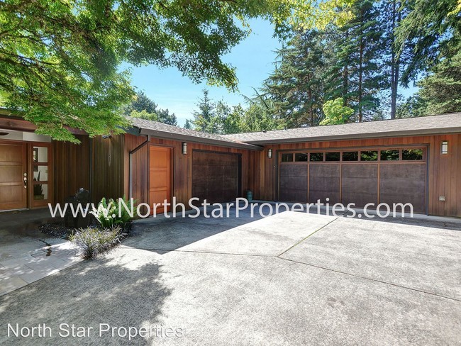 Building Photo - 1064 Timberline Dr