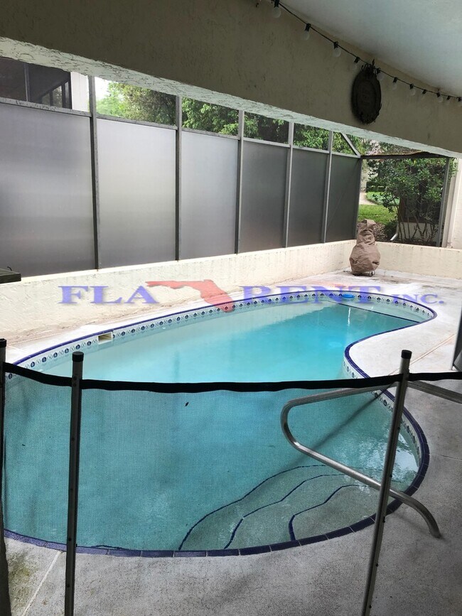 Foto del edificio - * APPLICATION PENDING.  DO NOT APPLY! *.3/2 Villa with pool in Tuscawilla**