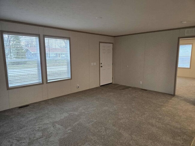 Building Photo - 415 NW Poplar Ave