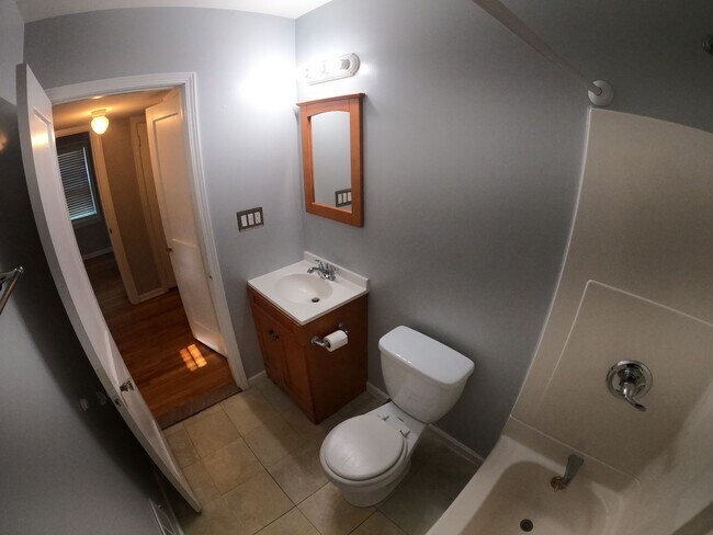Foto del edificio - 2 bed 1 bath Royal Oak ranch