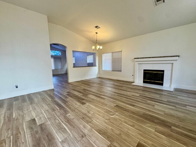 Building Photo - Gorgeous single story home!!