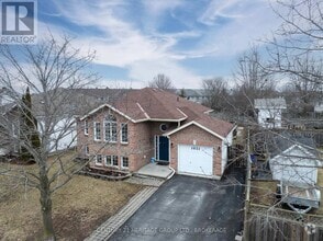 Building Photo - 1021 Greenwood Park Dr