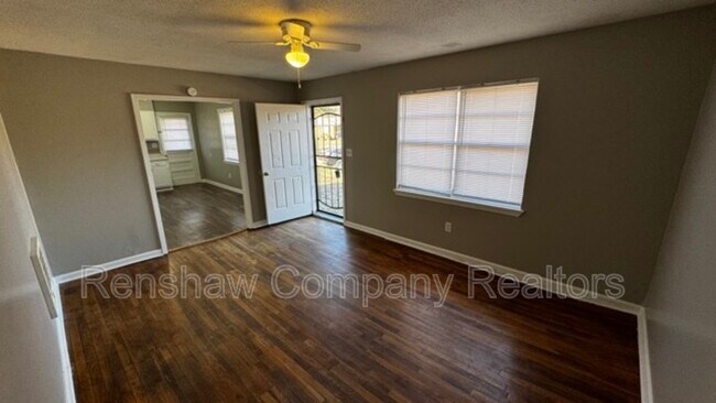 Building Photo - 19 Navy Cir