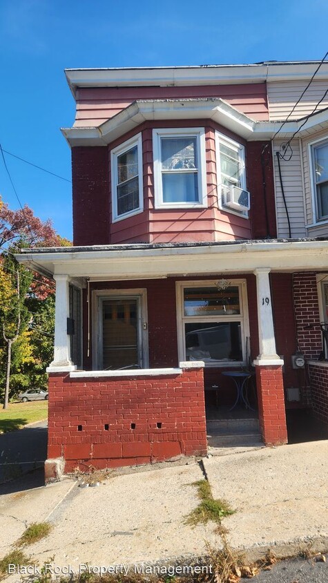 Primary Photo - 2 br, 1 bath House - 19 North Walnut Street