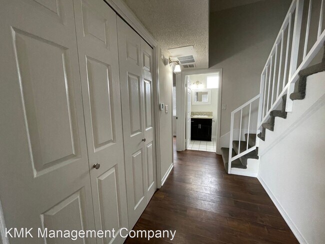 Building Photo - 4070 Redwood Ave