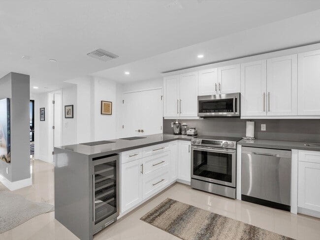 Building Photo - 3440 S Ocean Blvd