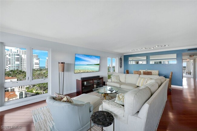 Foto del edificio - 250 Park Shore Dr