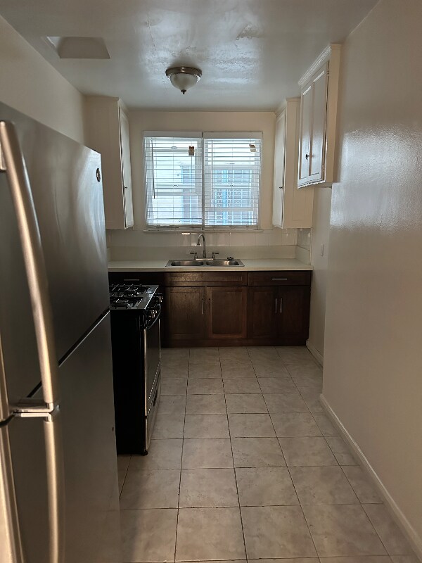 Foto del edificio - 4286 Leimert Blvd