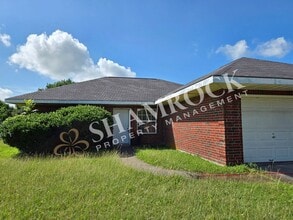 Building Photo - 115 Silver Fox