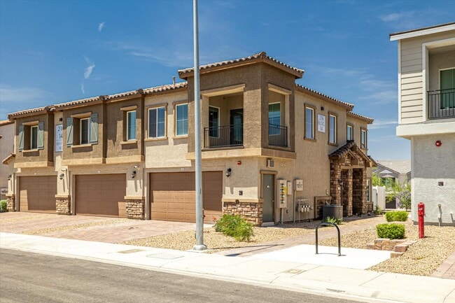 Building Photo - 216 Callen Falls Ave