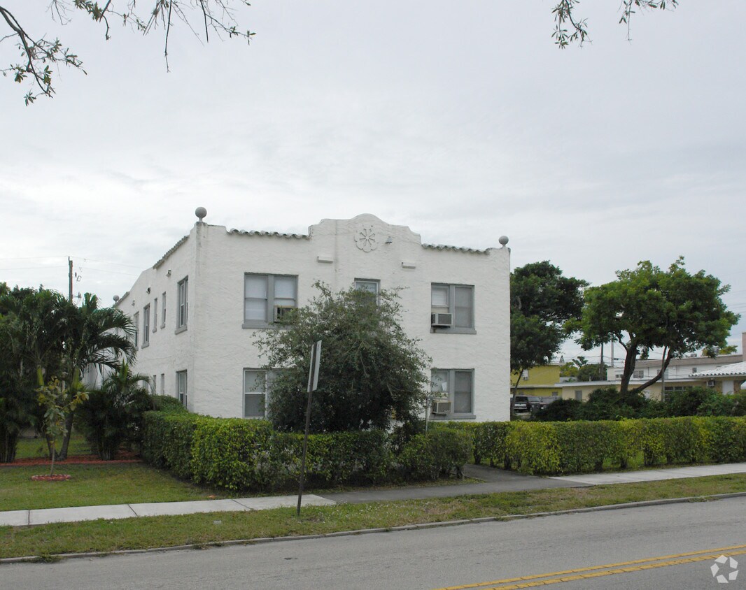 Building Photo - 2020 Washington St