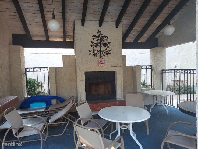 Building Photo - 3 br, 4 bath Townhome - 1530 S QUEBEC WAY