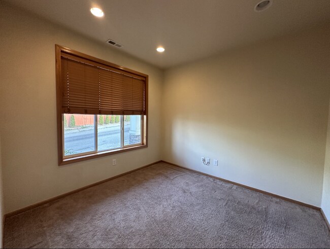 Foto del edificio - Big and Beautiful 4 Bedroom Home in Renton!!