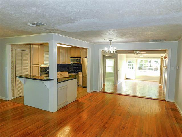 Foto del edificio - 2216 Palmer Dr