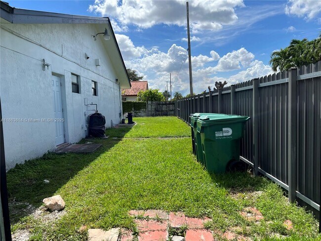 Building Photo - 3010 SW 132nd Ave