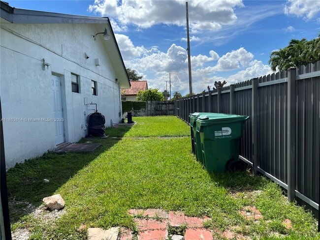 Foto del edificio - 3010 SW 132nd Ave