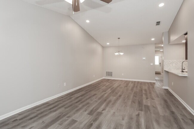 Building Photo - 7862 Aquarius Cir S
