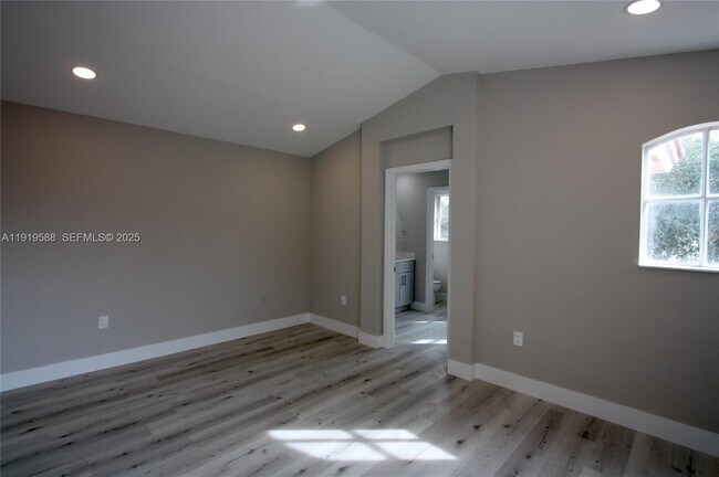 Foto del edificio - 935 Lemonwood Ct