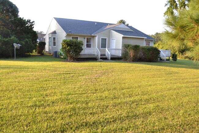Foto del edificio - 200-202 Lakeside Dr