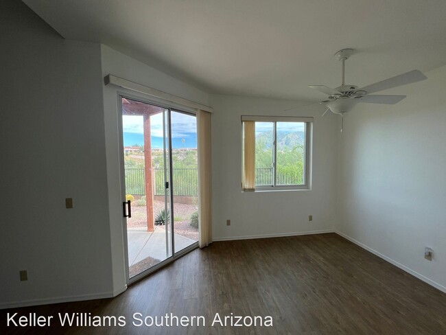 Building Photo - 3 br, 2 bath House - 301 E Shadow Bluff