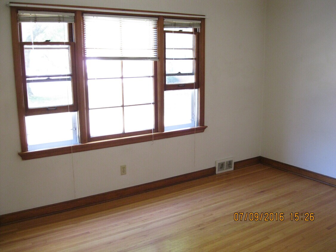 Foto principal - 8333 W North Ave