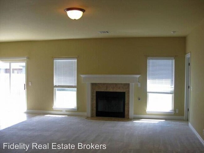 Foto del edificio - 4 br, 2 bath House - 16308 Sonoma Lake Blvd