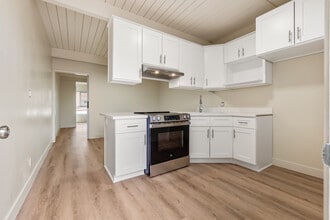 Building Photo - Torrance 44