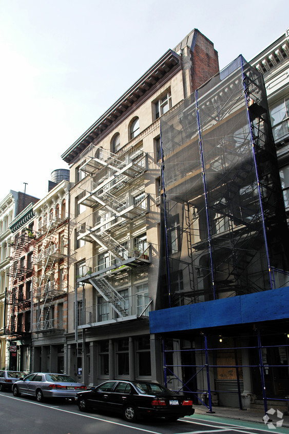 Building Photo - 75 Grand St