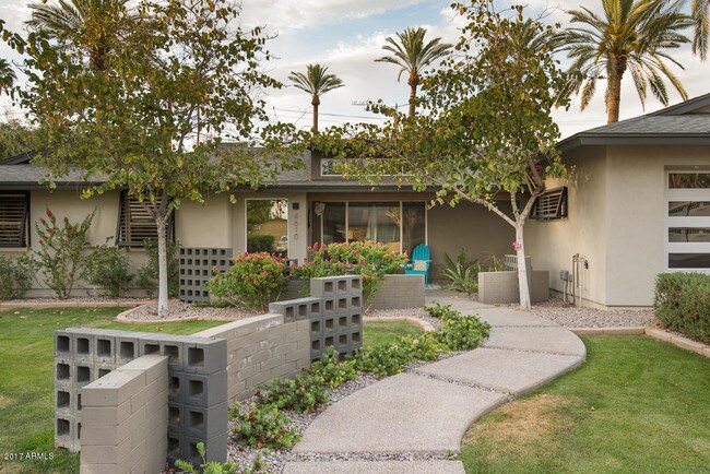 Foto del edificio - 4610 E Pinchot Ave