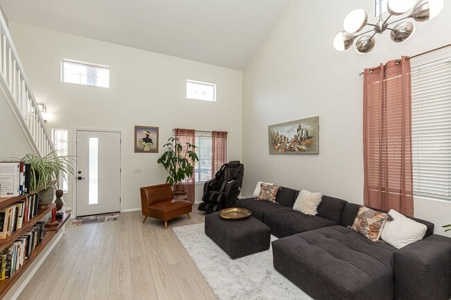 Building Photo - ***CHARMING CHULA VISTA 4/2 HOME, PET FRIE...