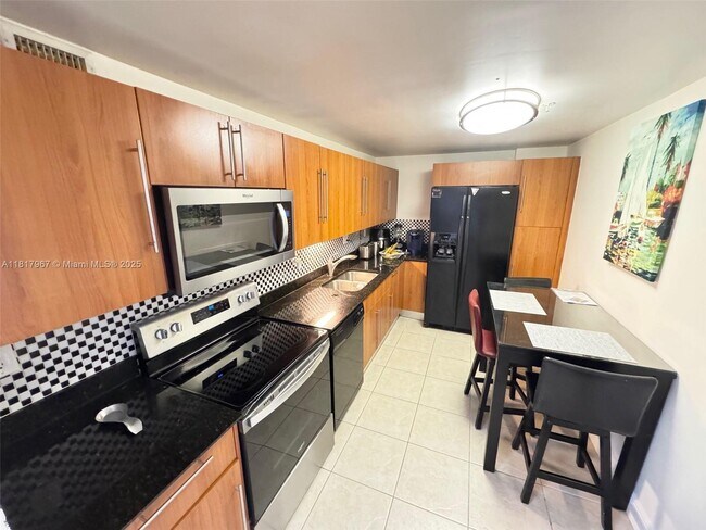 Building Photo - 3001 S Ocean Dr