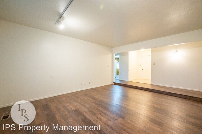 Building Photo - 4 br, 2 bath House - 2086 E. Palo Alto Ave.