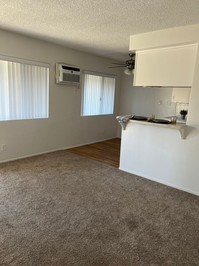 Foto del edificio - Downey West Garden Apartments