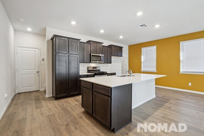 Building Photo - Stylish 3-Bedroom Townhome for Lease in Ea...