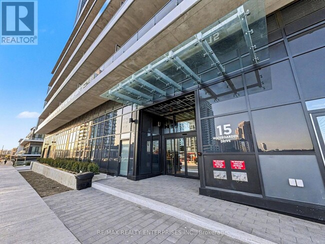 Building Photo - 15 Watergarden Dr