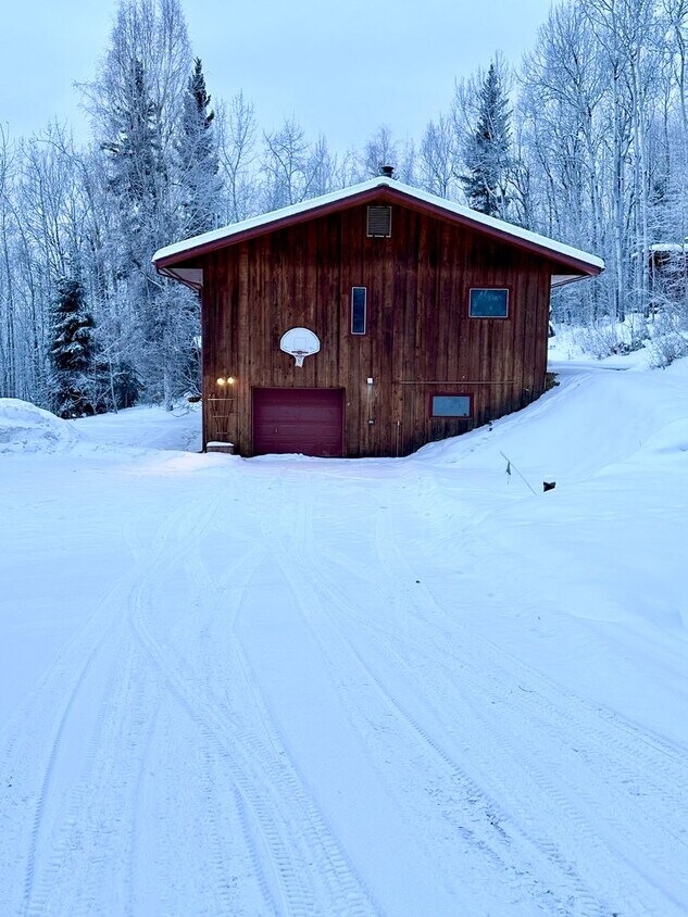 Large 3 Bd Home in the Hills! House Rental in Fairbanks, AK