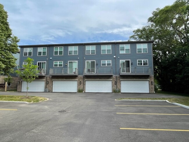 Building Photo - 601 Broadway St