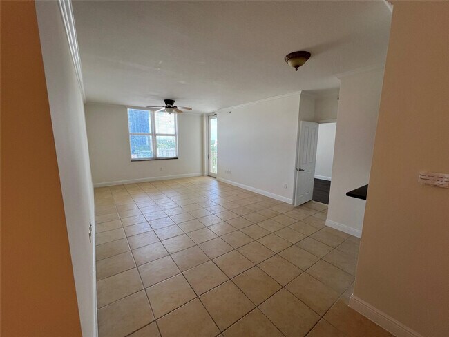 Building Photo - 511 SE 5 Ave