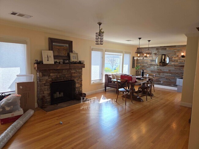 Foto del edificio - Charming Home with Detached Office in Lafayette Saranap