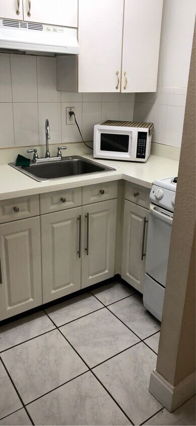 Foto principal - 4800 Hollywood Blvd - 1H
