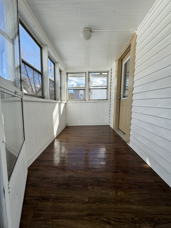 3 season porch / entryway - 12 Durant Ter
