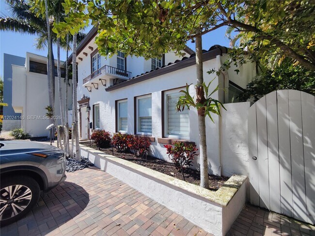 Foto del edificio - 1823 S Bayshore Ln