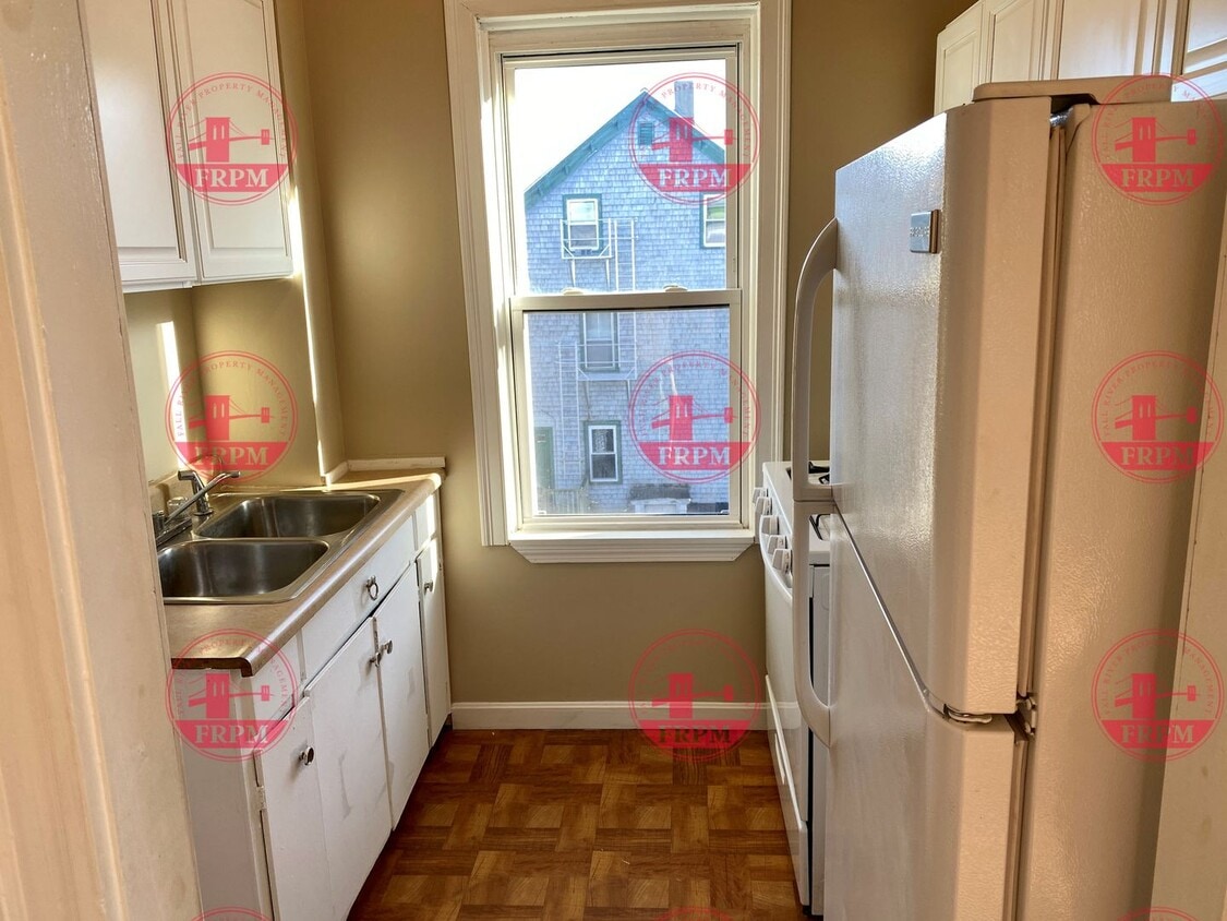 528 4th St Unit 3, Fall River, MA 02721 Room for Rent in Fall River