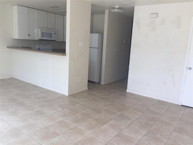 Building Photo - 4905 Airline Dr