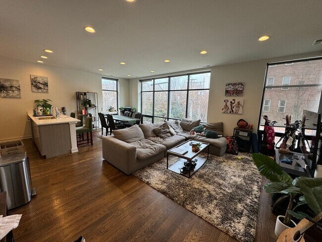 Foto del edificio - 650 N Green St