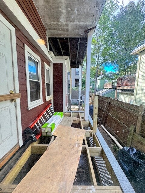 Deck - 19 Rockview St