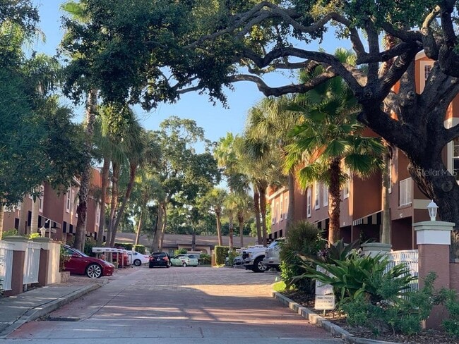 Foto del edificio - 906 Laura St