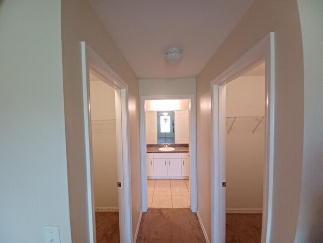 Building Photo - 3  Bedroom with a Den 2 bathroom single fa...